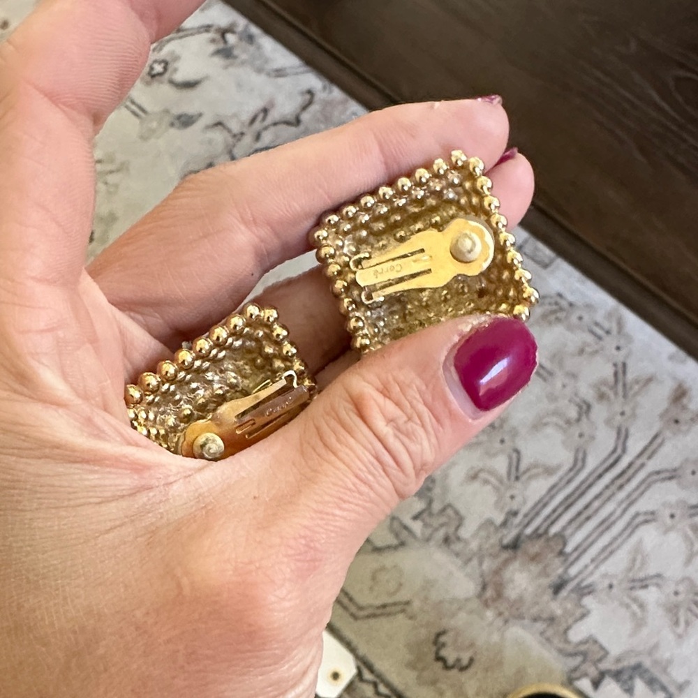 Elegant Gold Beaded Square Earrings - Picture 4 of 5